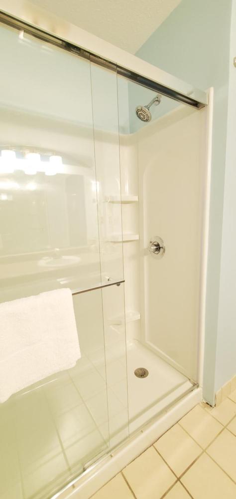 Deluxe Queen Room interior